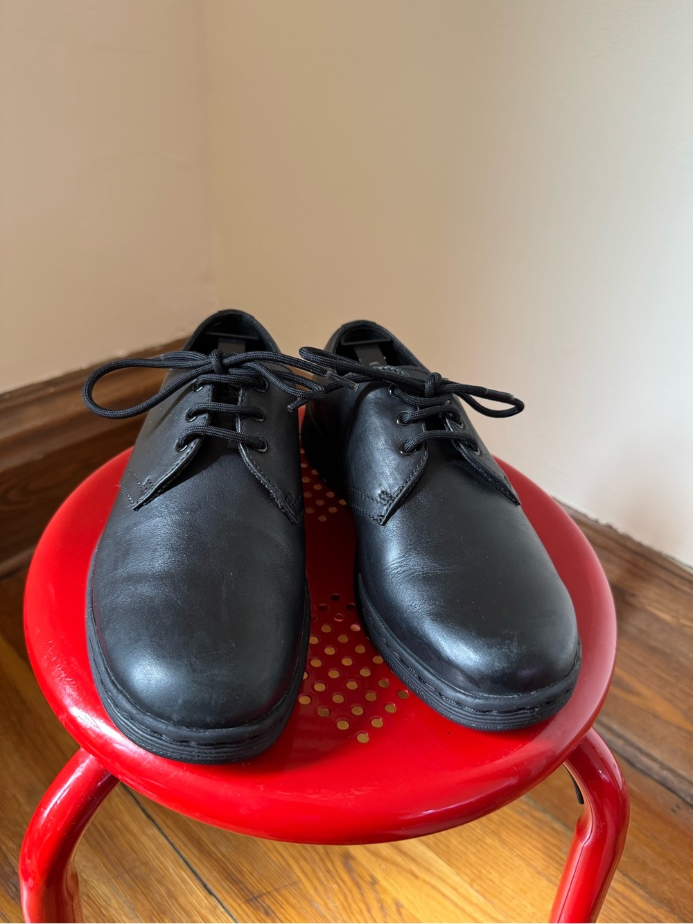Dr Martens Black Leather 4-Eye Oxford Shoes Women’s 7 SoftWair Cushion Insole